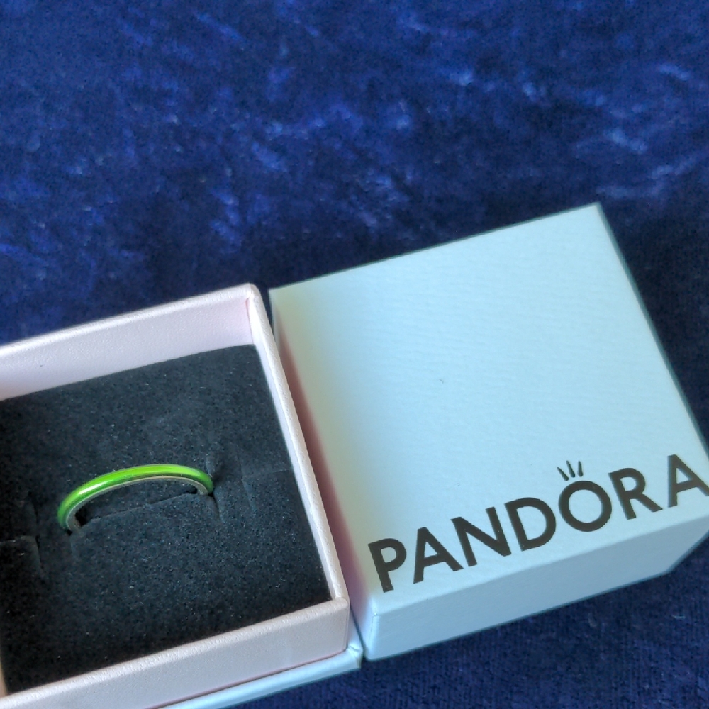 Size 7 Pandora Stackable Band Ring In Irish Green, New In Box - Picture 7 of 8